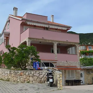  Gostinjska kuća Apartments & Rooms Nensi